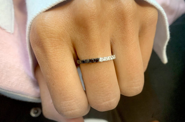 Eternity Ring 18kt Gold Black & White Diamonds - Albert Hern Fine Jewelry