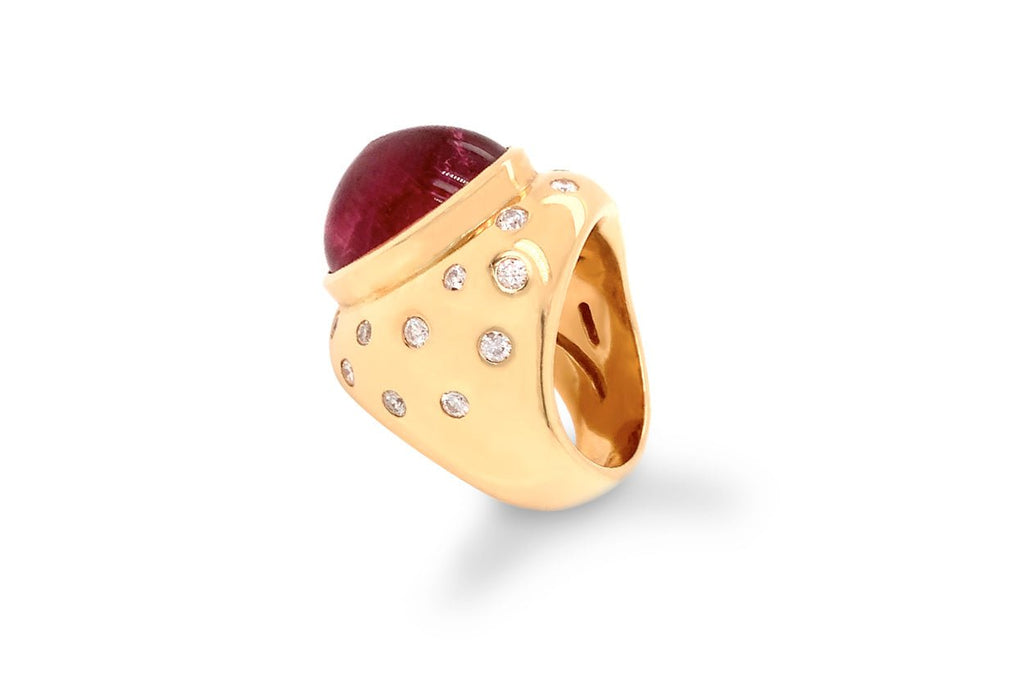 Ring 18kt Yellow Gold Rubilite Cabochon & Diamonds - Albert Hern Fine Jewelry